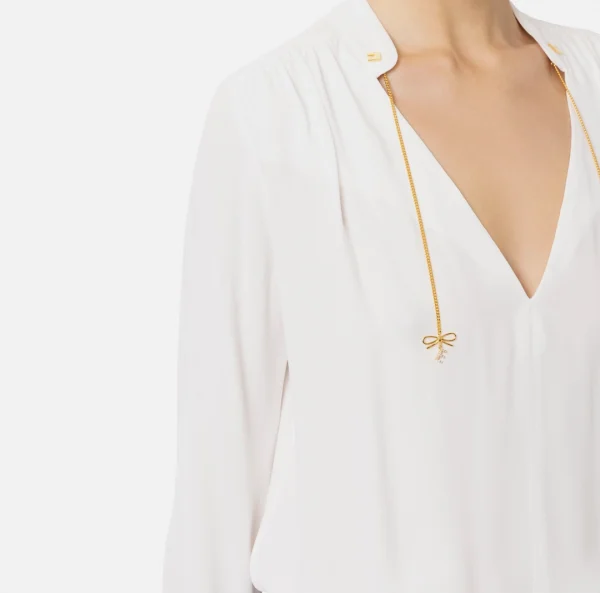 Camicia in georgette con charms e logo - immagine 2