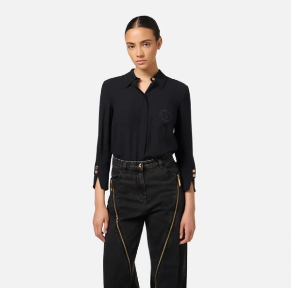 Camicia in georgette con patch logo - immagine 3