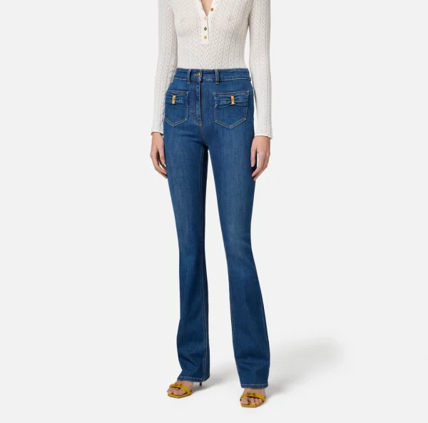 Jeans con taschini e dettagli a fiocco - immagine 2