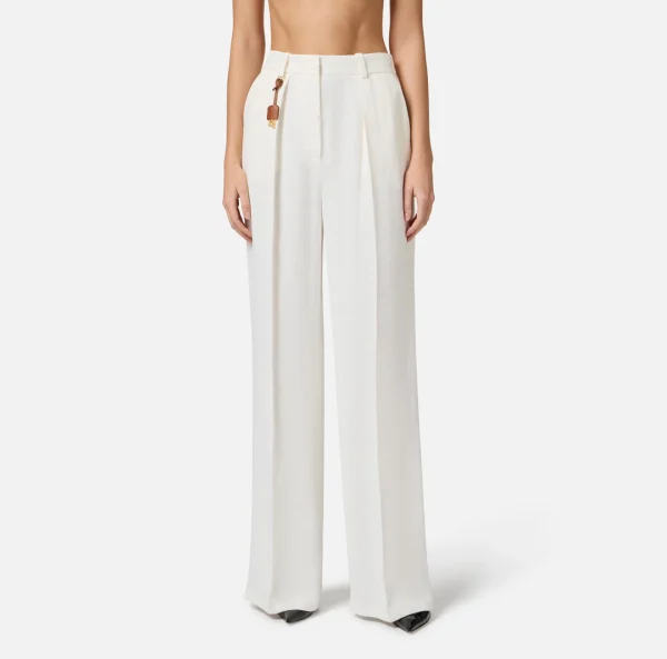 Pantaloni in gabardina di misto lino con pinces - immagine 3