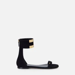 Sandali flat in suede con logo gioiello