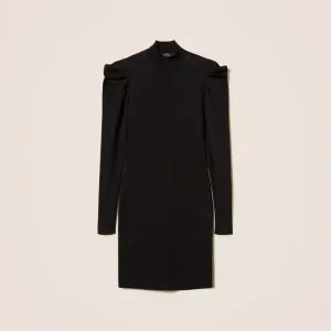 Abito corto in maglia con drappeggio