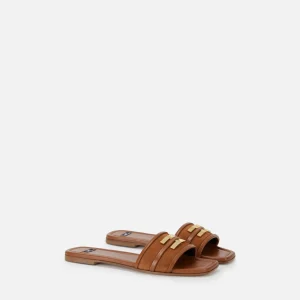 Sandalo flat in pelle con dettaglio logo