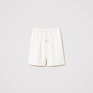 Shorts in crêpe piquet